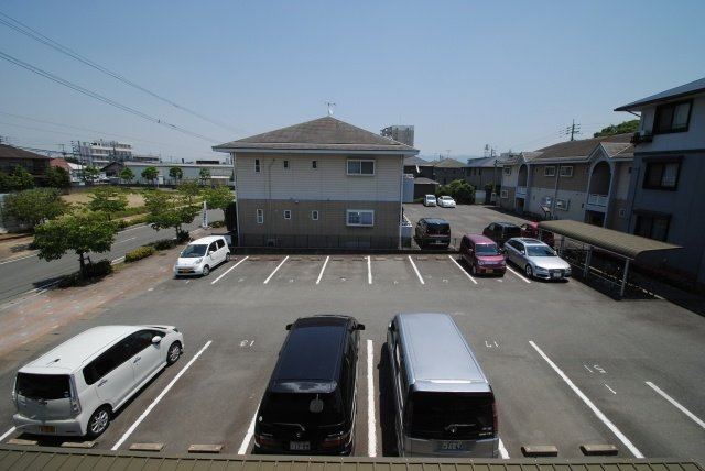 バティール西小森野A棟の駐車場|駐車場があります