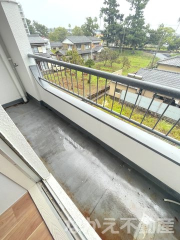 【バルコニー】 | 外からの目が気にならないバルコニーで洗濯物が干せます