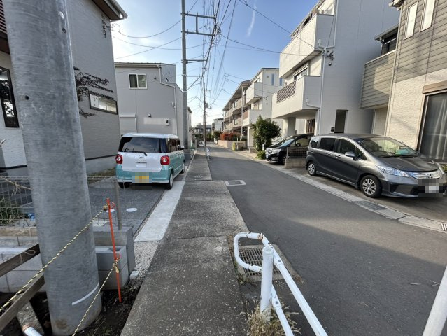 北区盆栽町　新築戸建　ハートフルタウンAの前面道路含む現地写真