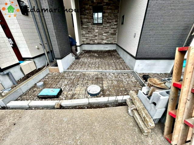 北区盆栽町　新築戸建　ハートフルタウンAの駐車場