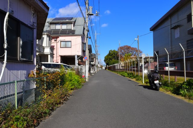 福生市武蔵野台１丁目の売地の前面道路含む現地写真