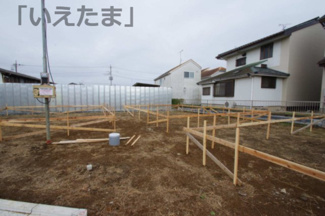 【外観】 | 【仲介手数料無料！！】府中市日新町5丁目　新築戸建て（全19棟）Q号棟　4490万円 | 令和７年10月25日撮影　建築中