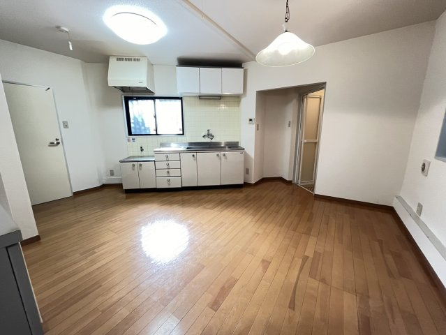 シャトル小茂根の居間・リビング