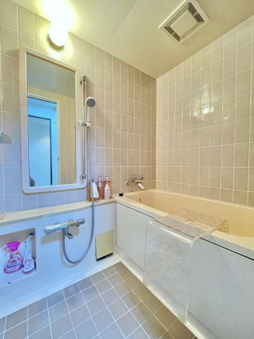 サーパス高須Ⅱの浴室|一日の疲れを癒すバスルーム。水回りもきれいに使用されています。