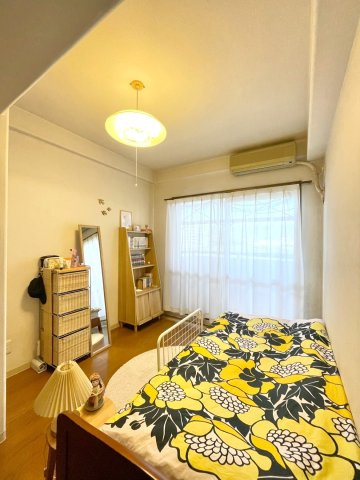 サーパス高須Ⅱの洋室|北西側洋室です。バルコニーに面した風通しの良いお部屋です。