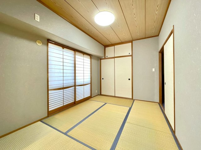 サーパス高須Ⅱの和室|６帖の和室。２０２０年に畳と襖を張り替えています。