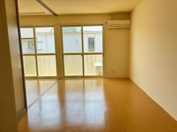 パテル・ヴィオラの居間・リビング|こちらの居間で趣味の時間をお楽しみください