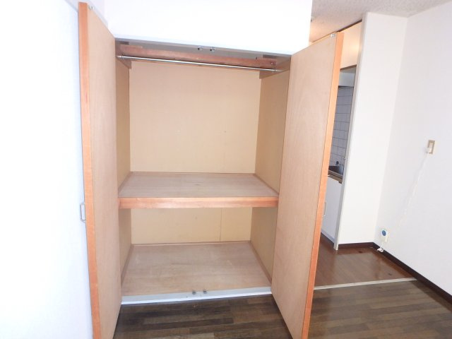 コーポウィステリアの収納|別部屋参考写真