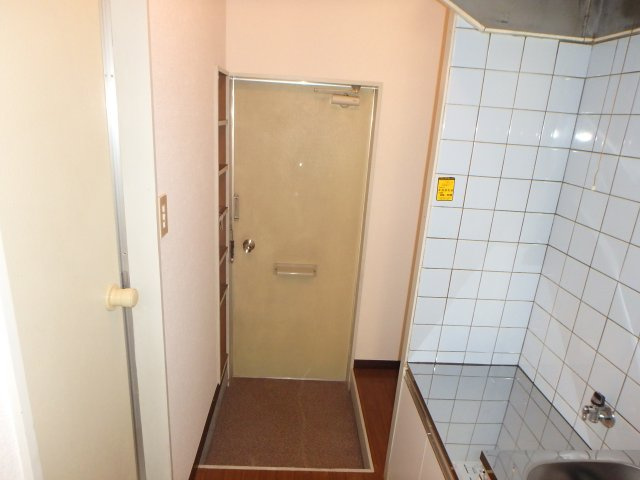 コーポウィステリアの玄関|別部屋参考写真