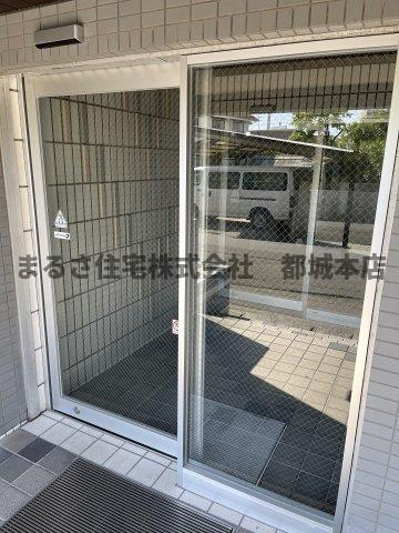 ロワイヤルヒルズ「水道料込み」のエントランス