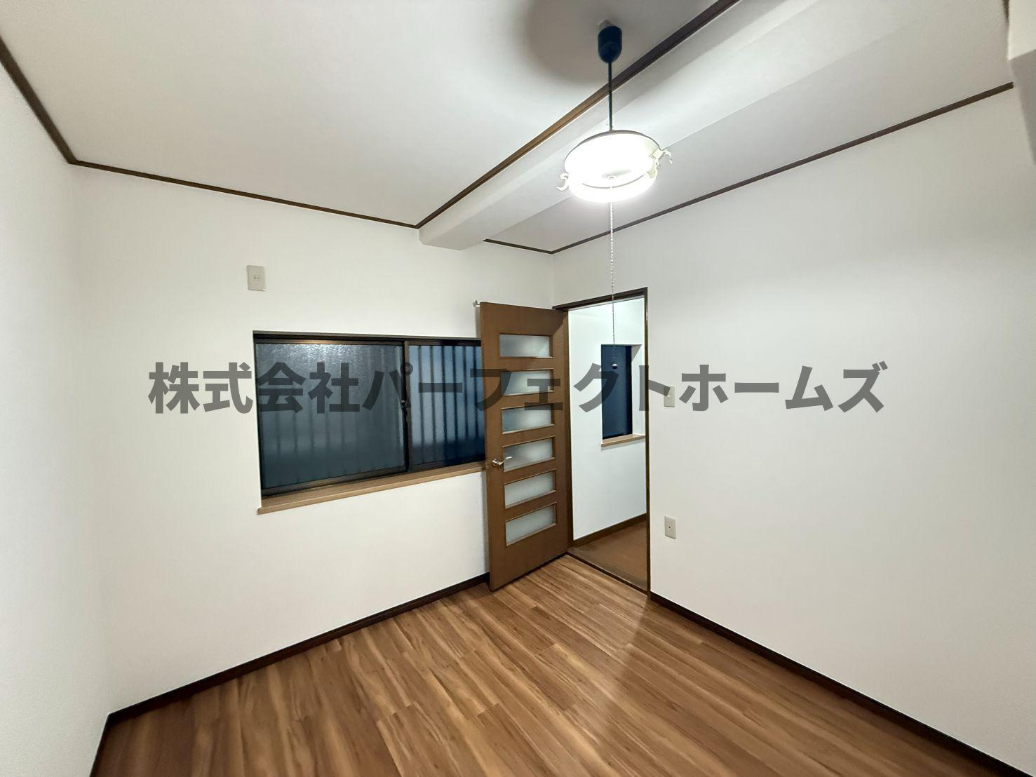 仁和寺町戸建　賃貸の居間・リビング|こちらの居間で趣味の時間をお楽しみください