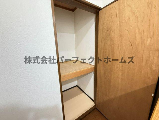 仁和寺町戸建　賃貸の収納|たっぷりとした収納スペースです