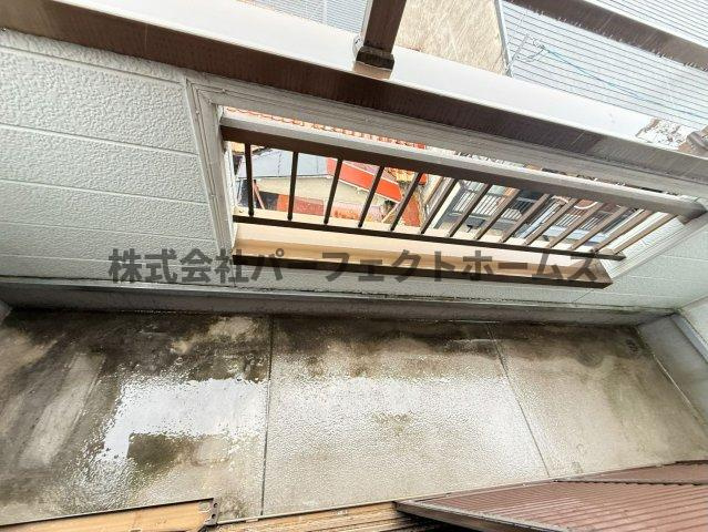 仁和寺町戸建　賃貸のバルコニー|バルコニー付きです