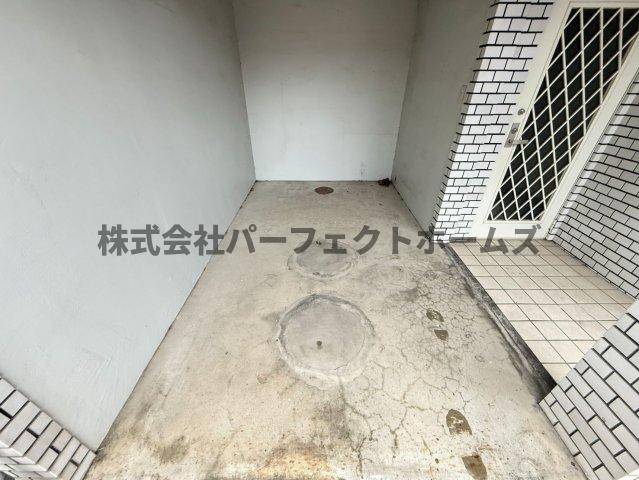 仁和寺町戸建　賃貸の駐車場|駐車スペースもあります