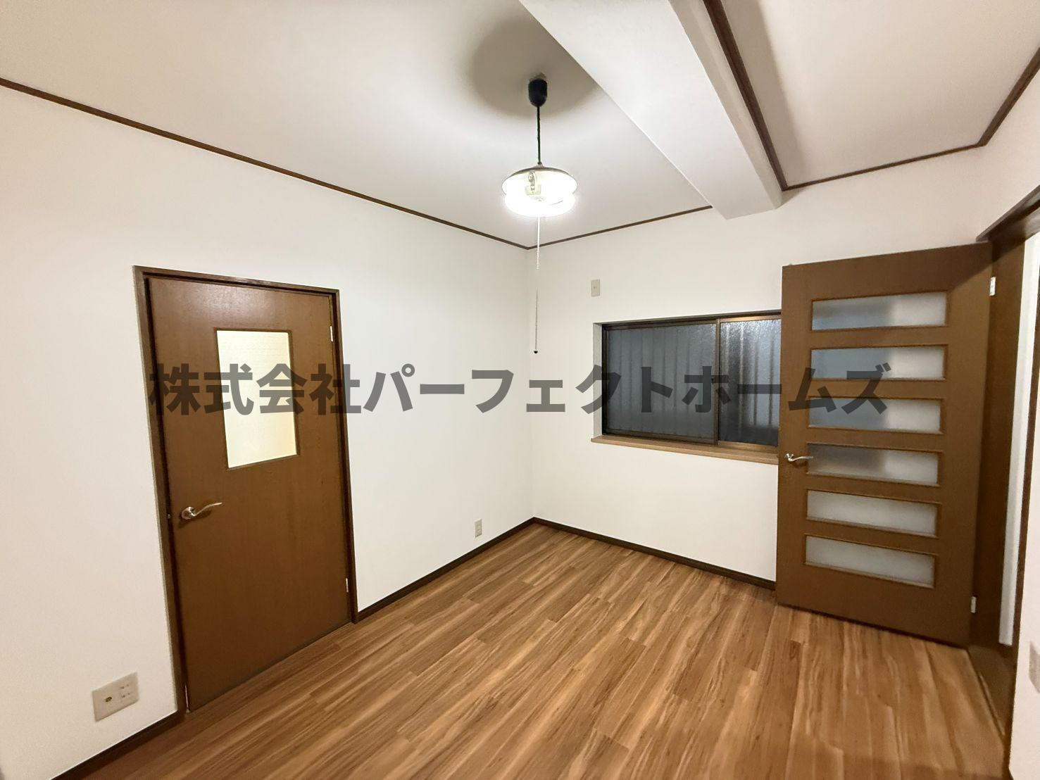 仁和寺町戸建　賃貸の居間・リビング|使いやすい居間です