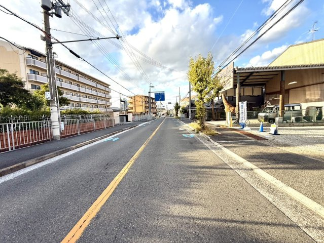 泉佐野市市場南1丁目　建築条件なし土地の前面道路含む現地写真