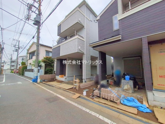 板橋区蓮沼町　全室6帖以上　車庫付き住宅　限定2棟　の前面道路含む現地写真