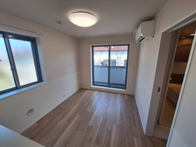 Ｌｕｃｅ　Ｂｒｉｌｌａｎｔｅの居間・リビング|★キレイなフローリングのお部屋です★