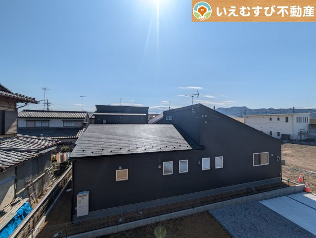 Livele Garden.S　寄居町桜沢の展望|並列3台駐車可能なゆとりのカースペース
複数台車をお持ちでも、お友達が遊びに来てもゆとりの駐車スペース！