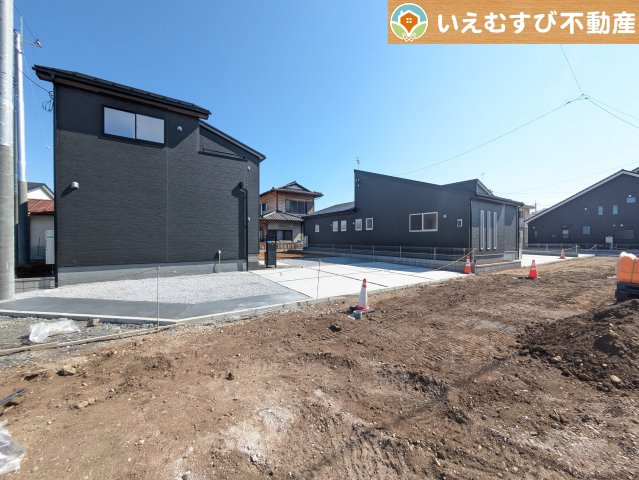 Livele Garden.S　寄居町桜沢の前面道路含む現地写真|充分な広さの前面道路
間口が広くお車の出し入れも問題なく行えるスペースが確保されています♪