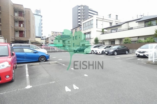 グランシャリオ住吉の駐車場