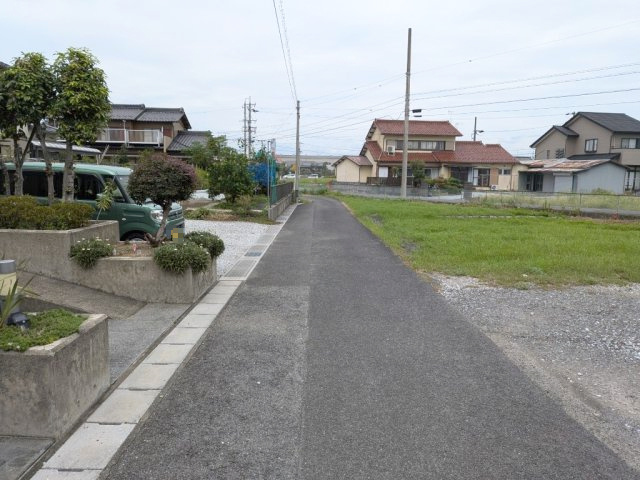 ６５３７１　大垣市赤坂大門一丁目土地の前面道路含む現地写真