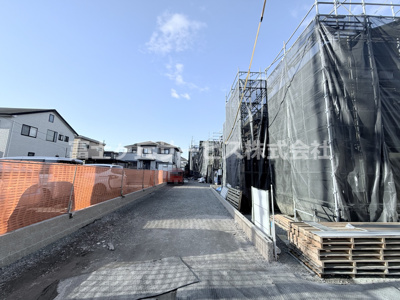 【外観】 | 伊豆の国市寺家 新築一戸建て 2号棟 | 現在建築中の外観画像です。ご内覧は同じメーカーの完成物件へご案内いたしますので、いつでもご相談ください！