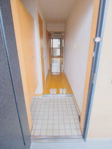 裕紀マンションの玄関