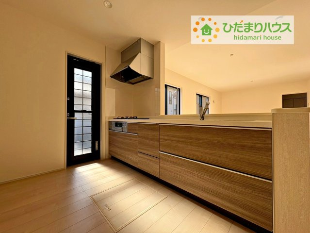 日立市滑川本町3期　新築戸建　1号棟のキッチン|3口コンロでお料理する時間も短くなりそうですね(*‘∀‘)