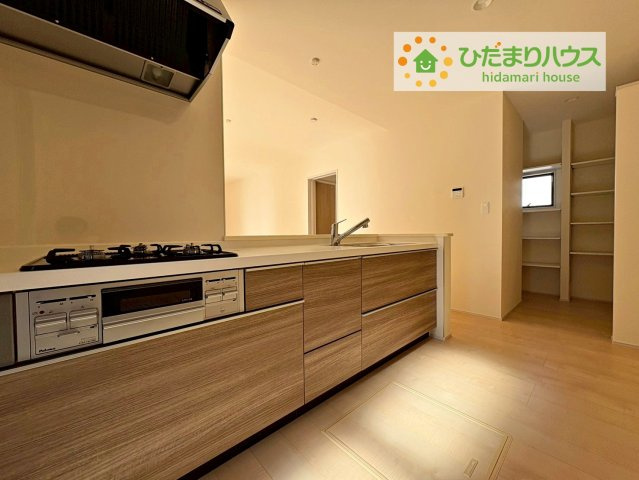 日立市滑川本町3期　新築戸建　1号棟のキッチン|リビングを見渡せるキッチンはお子様を見ながらでも料理が出来て安心ですね☆