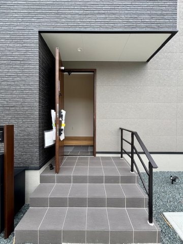 筑後市西牟田　7号地の玄関