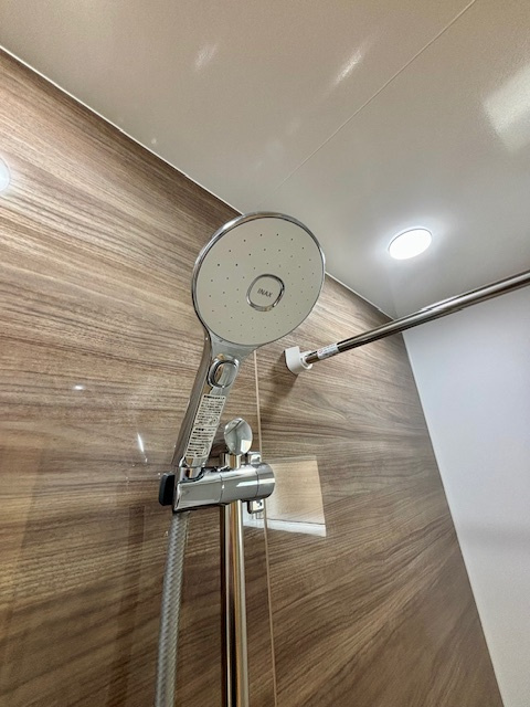 筑後市西牟田　7号地の浴室|ワイドタイプのシャワーヘッドは気持ちいいですね(^^♪