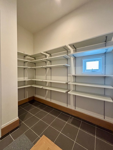 筑後市西牟田　7号地の収納|玄関にはシューズクロークがあるので、大事な靴もスッキリ収納できます