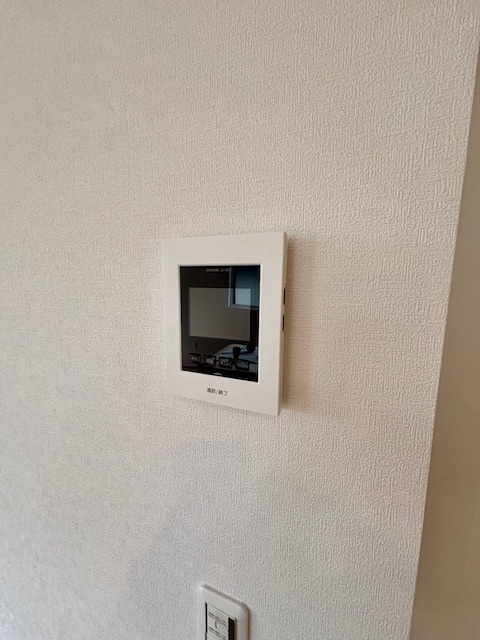 筑後市西牟田　7号地のセキュリティ|モニタ付きインターホンは来客をを確認できます、小さなお子様や女性だけのお留守番でも安心です♪