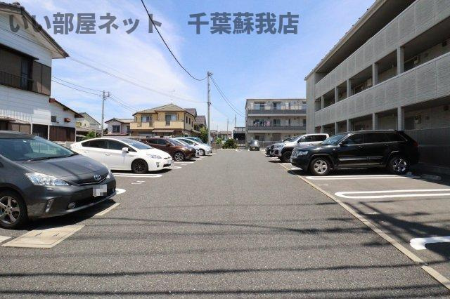 ウイングガーデンＡ棟の駐車場|駐車スペースもあります