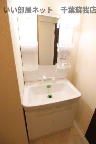 ウイングガーデンＡ棟の洗面所|コンパクトで使いやすい洗面所