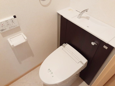【トイレ】 | リヴィエールプラス | トイレ個室♪温水洗浄便座付き