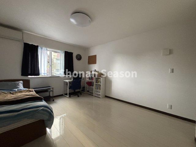 【洋室】 | 南向きで陽当り良く、湘南の爽快な風が吹抜ますよ♪