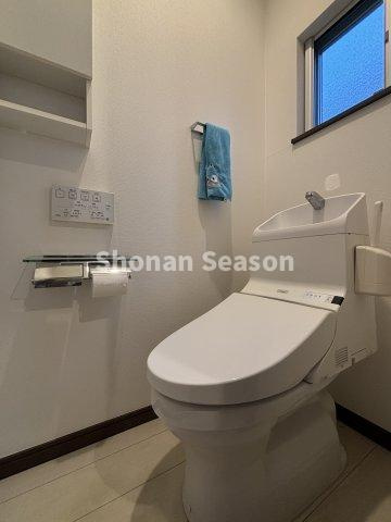 【トイレ】 | 混みあう時間帯もスムーズ！各階設置の「温水洗浄便座」