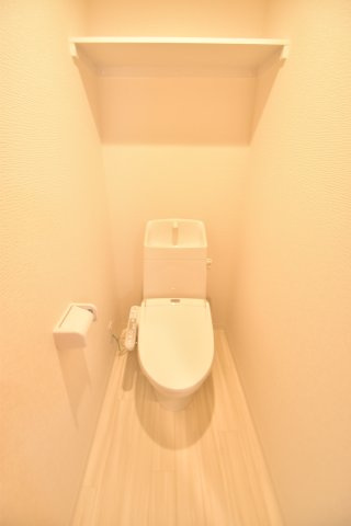 大阪市城東区中央２丁目の賃貸マンションのトイレ