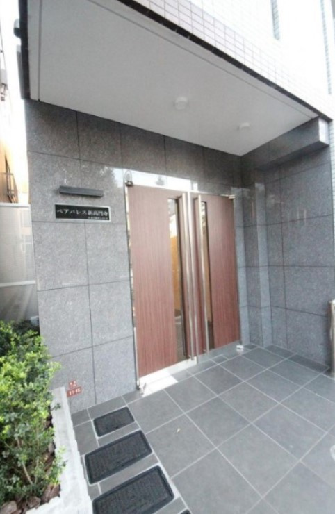 ぺアパレス新高円寺のエントランス