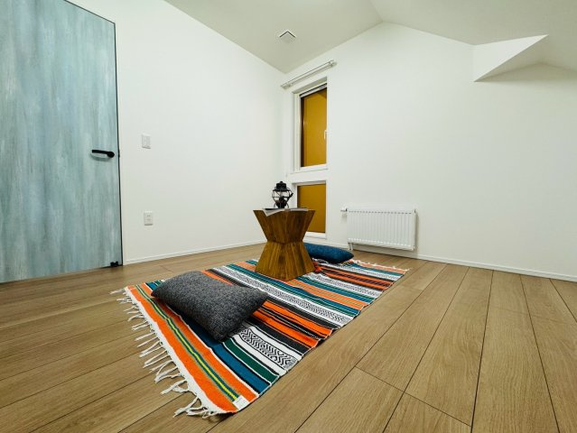 西野10条7丁目戸建の洋室|南側4.5帖洋室。