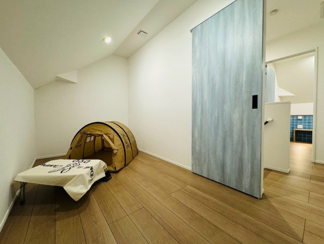 西野10条7丁目戸建のその他|北東側4.7帖収納部屋。窓はありませんが、お部屋としてもぜひご検討ください。