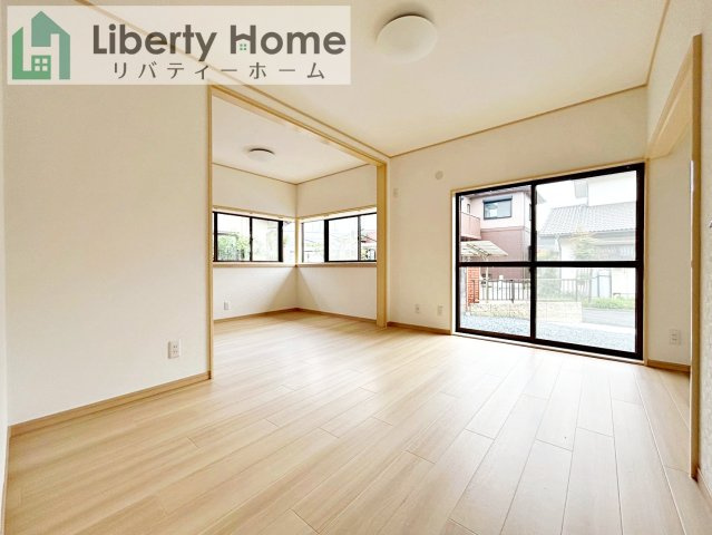 ひたちなか市笹野町3丁目　中古戸建の居間・リビング