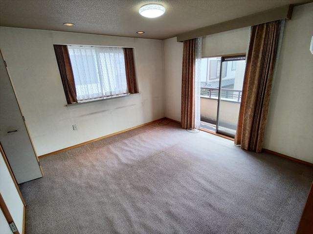 【洋室】 | 川越市川鶴３丁目 | 2階南側洋室　２面採光で明るいお部屋です