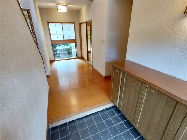 【玄関】 | 川越市川鶴３丁目 | 正面にお庭が見える細部までこだわりのある玄関です