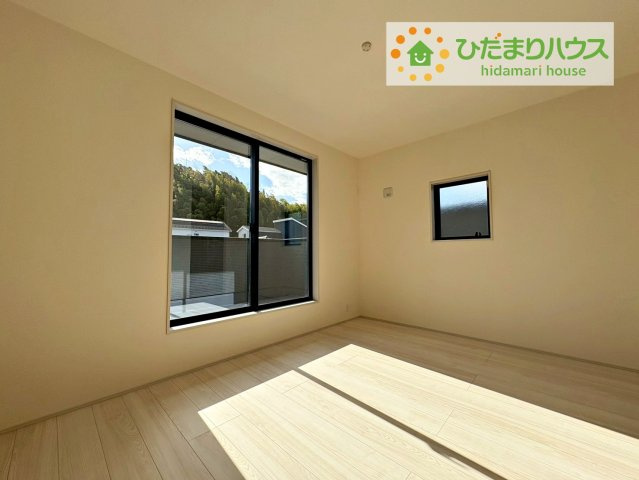 日立市滑川本町3期　新築戸建　2号棟の寝室|広めの主寝室は、ベッドの他にもパソコンデスクやドレッサーなども置けちゃいます(*^-^*)
