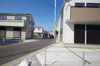 【前面道路含む現地写真】