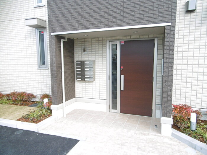 ディーモンテ深井沢町のエントランス