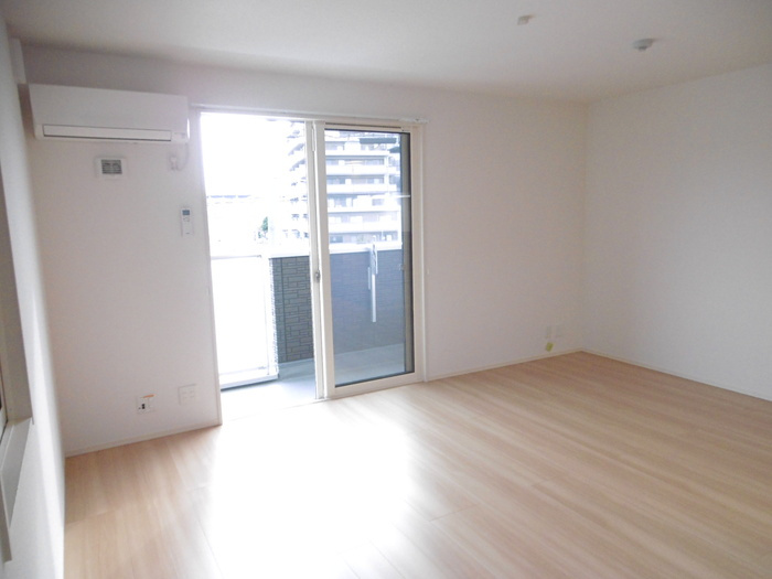 ディーモンテ深井沢町の居間・リビング